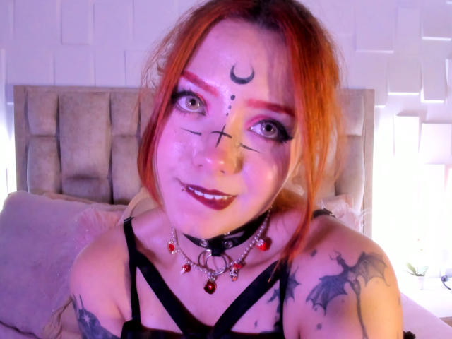 EmmaThomsonn - Élő pornó és szexkamera - 26704712