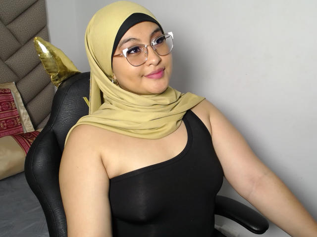 HelueJamil - Live sex cam - 26752182