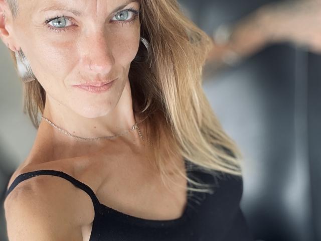 DaneeSoHot - Live porn &amp; sex cam - 26800146