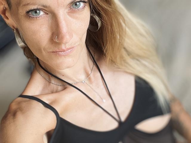 DaneeSoHot - Live porn &amp; sex cam - 26800153