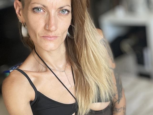 DaneeSoHot - Live porn &amp; sex cam - 26800237