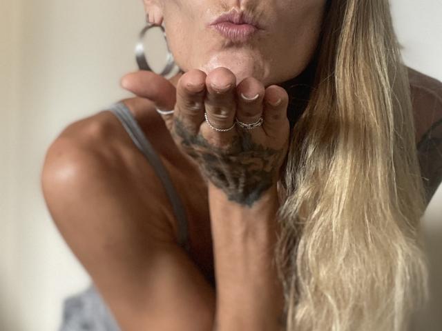 DaneeSoHot - Live porn &amp; sex cam - 26800363