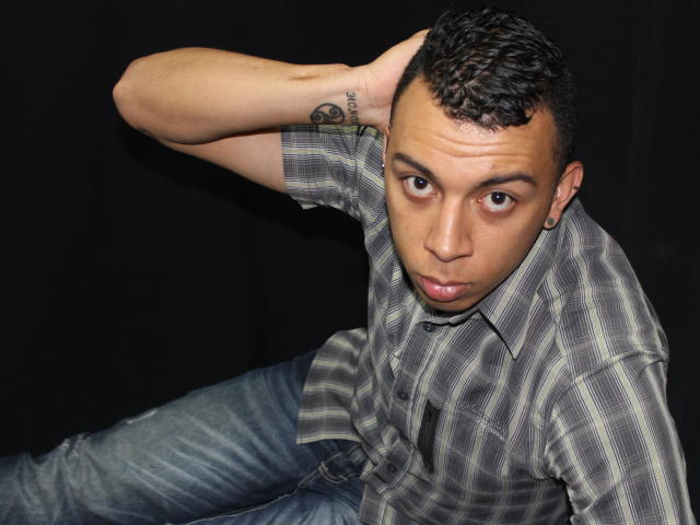 GiovaniRandyHot - Show live exciting with this shaved genital area Homosexuals 