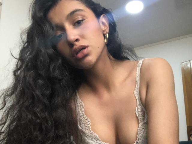 ValentinaCruz69 - Sexe cam en vivo - 26825857