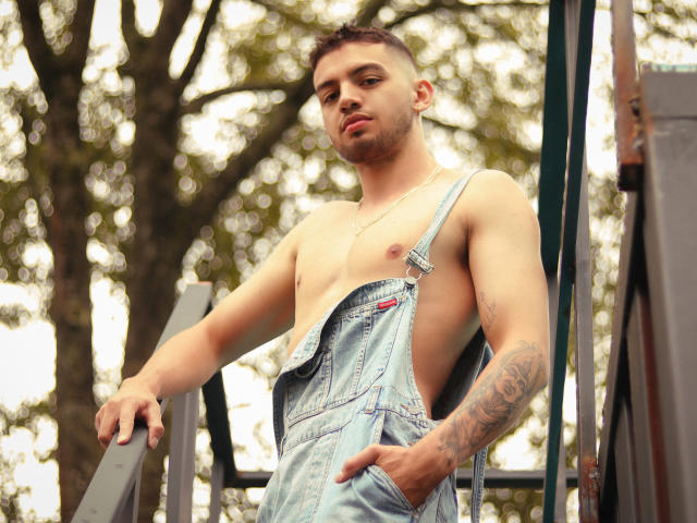 MichaelMagno - Live sex cam - 26848075