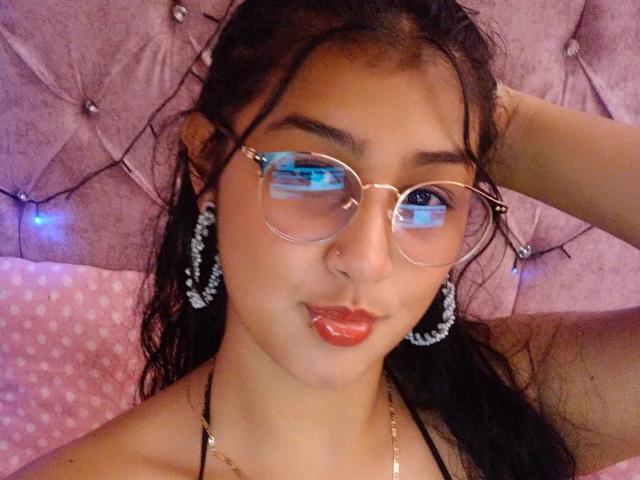 EmiilyJohamson - Live Sex Cam - 26876068