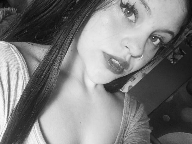 SophieHil - Porno na żywo i seks kamera - 26903795