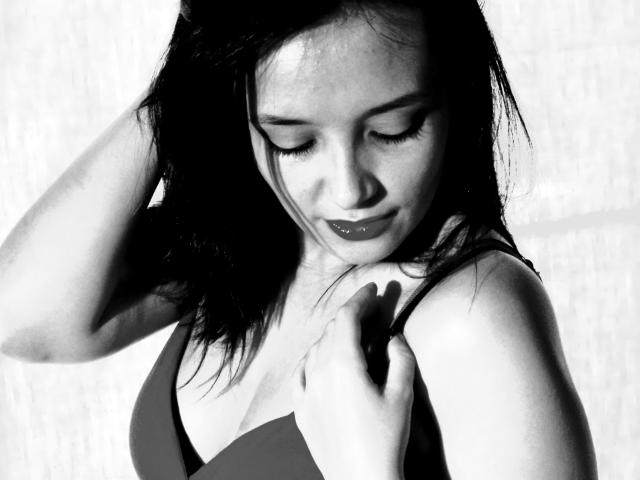 MedeeaSweet - Chat live xXx with this shaved sexual organ Sexy girl 