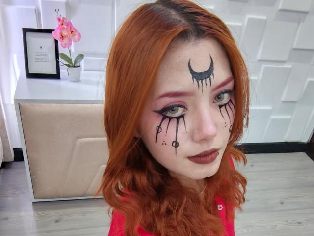 EmmaThomsonn - Live Sex Cam - 26950807