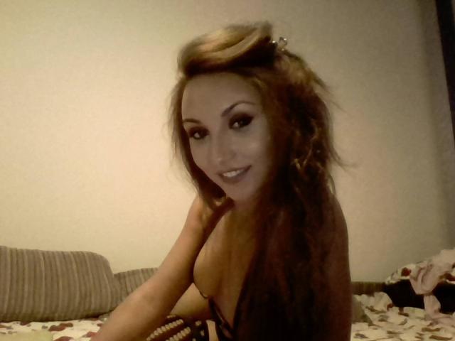 BelleAndra - online show exciting with a shaved vagina Girl 
