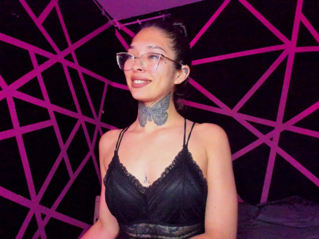 KatieSantana - פורנו בשידור חי ומצלמת סקס - 26981432