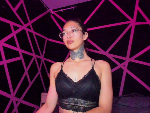 KatieSantana - פורנו בשידור חי ומצלמת סקס - 26981460