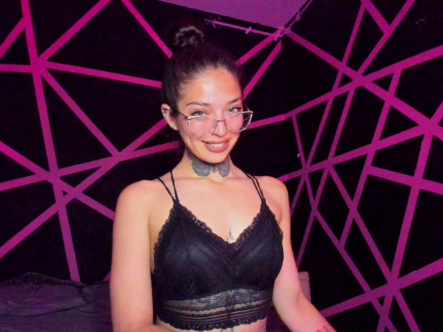 KatieSantana - Porno na żywo i seks kamera - 26982055