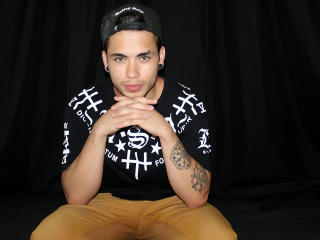 JustinnDavis - Chat live exciting with this shaved sexual organ Homosexuals 