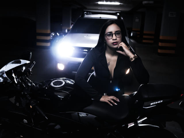 LunaBritton - Live Sex Cam - 26987067