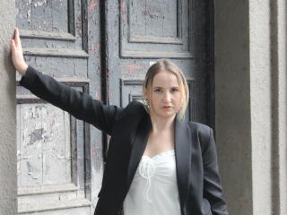 SofieBloom - Live porn &amp; sex cam - 27015021