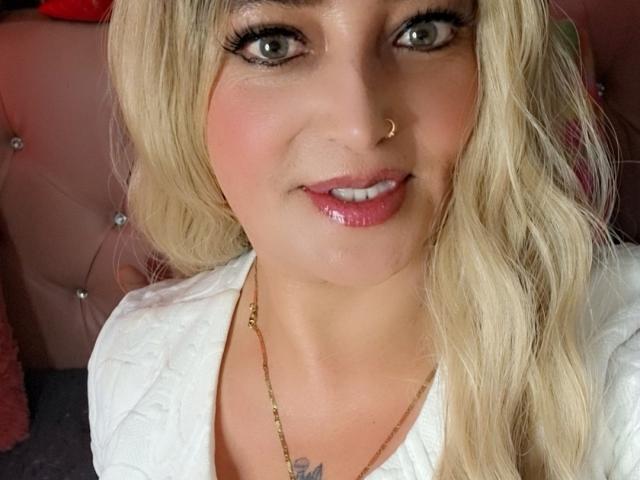AlessadraJones - Live Sex Cam - 27022098