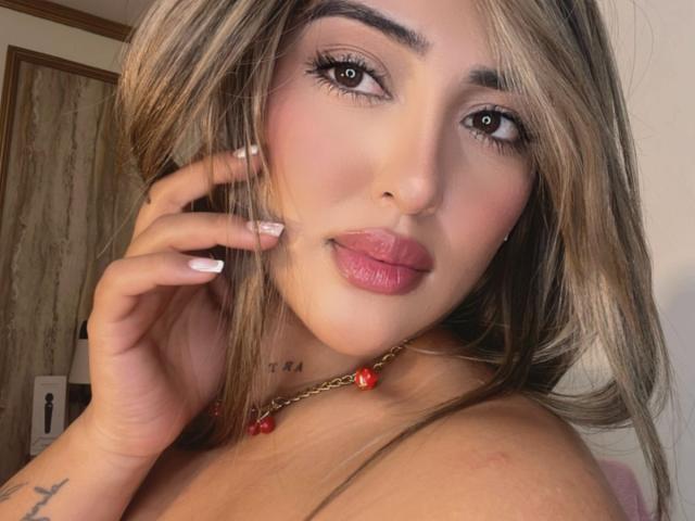 MaeCollins - Live porno og sexkamera - 27031819