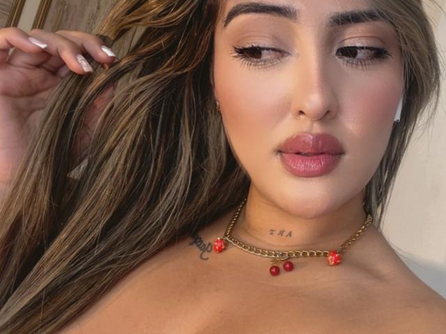 MaeCollins - Porno na żywo i seks kamera - 27031882