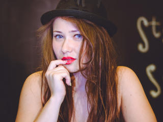 Jassminny - Live hot avec cette Superbe fille french épilée sur le service Xlovecam.com 
