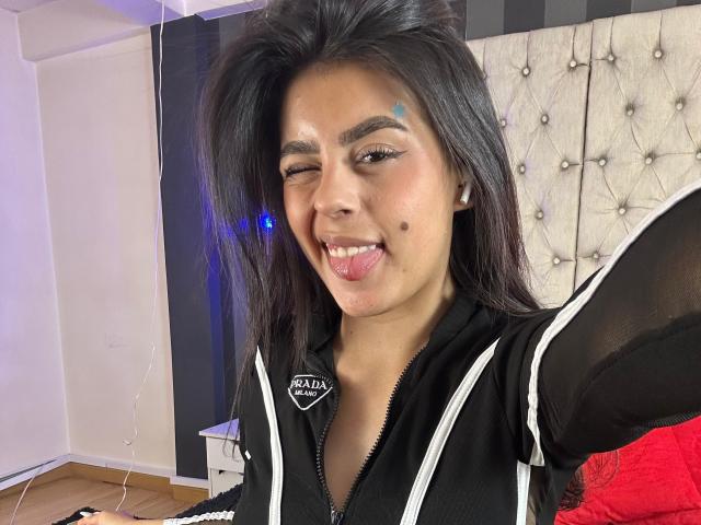 CamilePretty - Élő pornó és szexkamera - 27057208