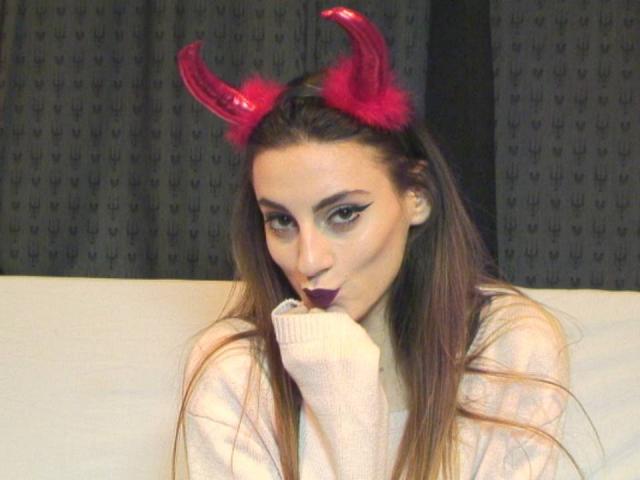 KendallKitten - Webcam live exciting with this lanky Young and sexy lady 
