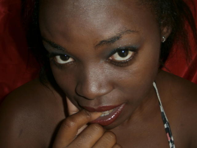 BisouBisou - Live chat sexe avec cette Superbe demoiselle hot latine sur le site XloveCam 