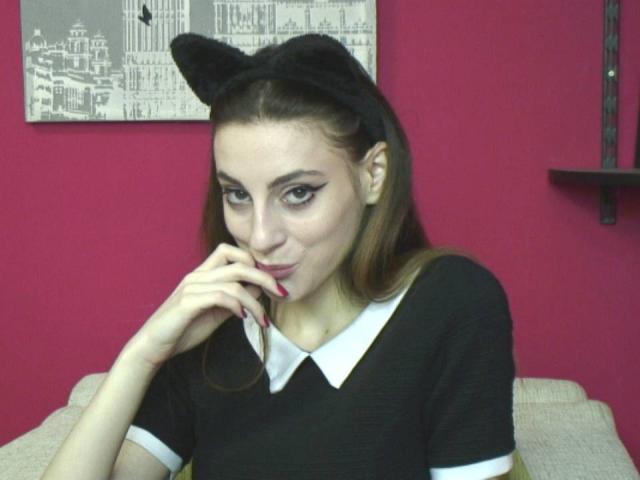 KendallKitten - Web cam hard with this brown hair Young and sexy lady 
