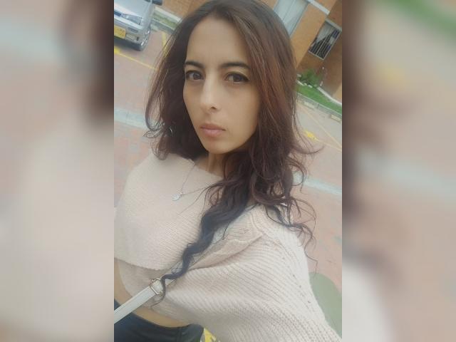 SelennaTylor - Live porn &amp; sex cam - 27080000