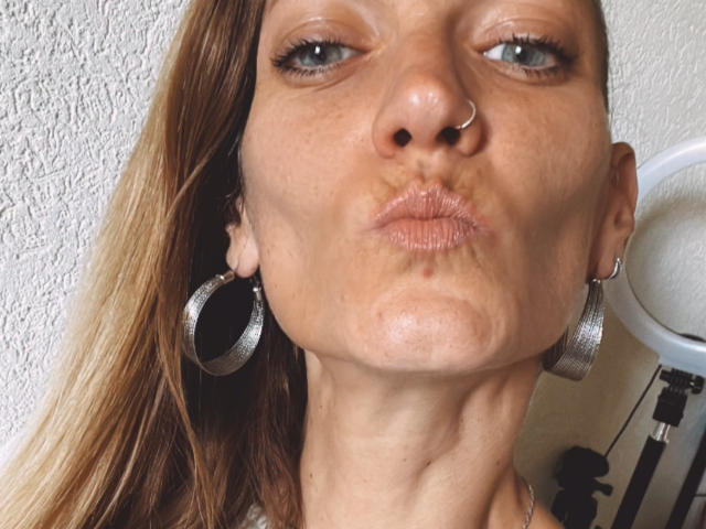 DaneeSoHot - Live sex cam - 27090192