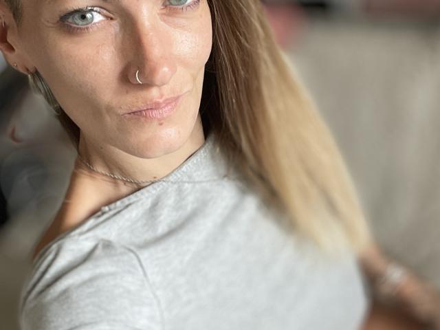 DaneeSoHot - Live porn &amp; sex cam - 27090283