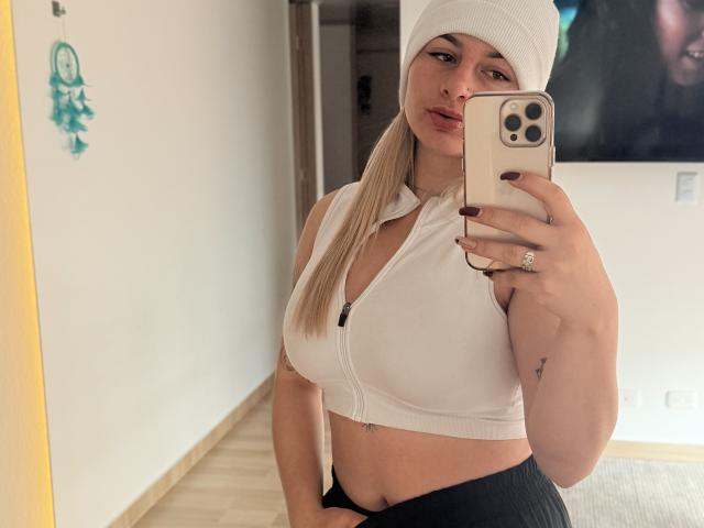 AtheneaRossi - Porno na żywo i seks kamera - 27097640