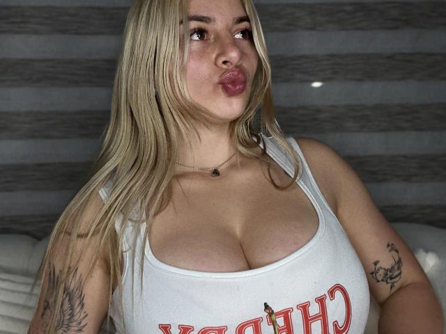 AtheneaRossi - Live Sex Cam - 27100272