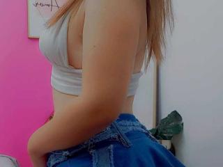 KhloeGarcia - Live sex cam - 27109617