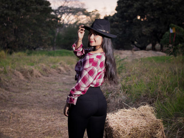 SophieJones69 - Live sex cam - 27110814