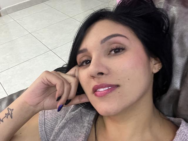 YessiJaymes - Live Sex Cam - 27114839
