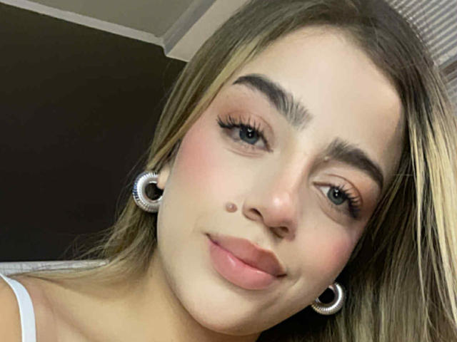 ZhaaviaMoon - Live porn &amp; sex cam - 27135930