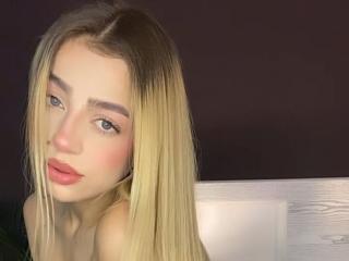 ZhaaviaMoon - Live porn &amp; sex cam - 27136014