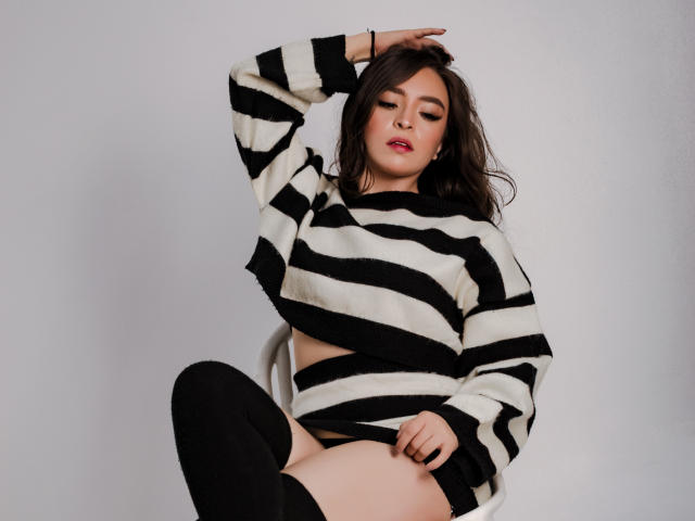 EvaMcAllister - Live Sex Cam - 27136420