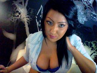 BeauxYeuxx - online show nude with this European Hot chicks 