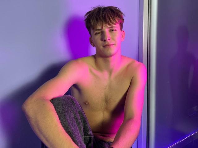 TravisWolfy - Live Sex Cam - 27194289