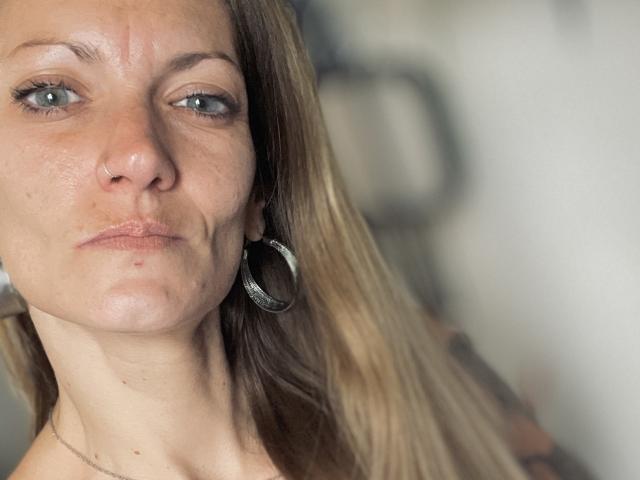 DaneeSoHot - ライブポルノ&amp;セックスカム - 27205818