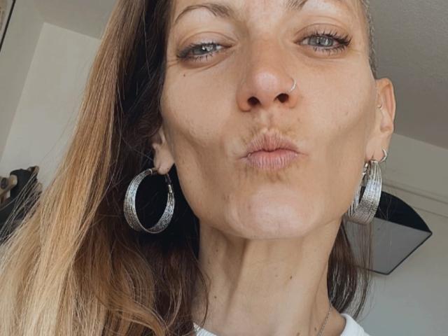 DaneeSoHot - 라이브 포르노 &amp; 섹스 캠 - 27205888