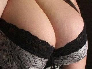 Elleonnorexx - Web cam sexe avec une étonnante demoiselle hot à la crinière étincelante sur Xlove 