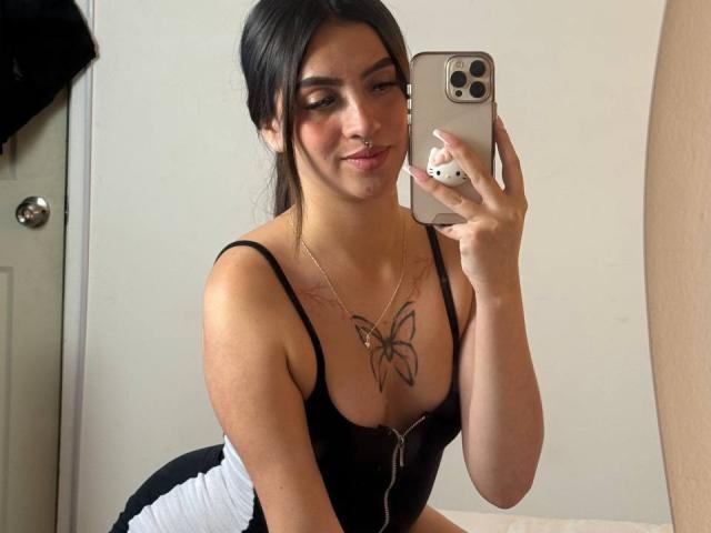 NaireaBeaumont - Live porn &amp; sex cam - 27226965