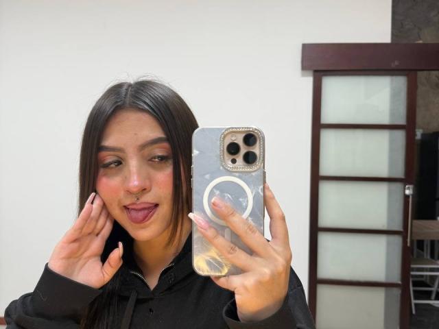 NaireaBeaumont - פורנו בשידור חי ומצלמת סקס - 27227266