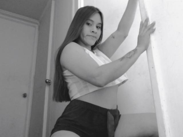 BelletinaXx - Live porn &amp; sex cam - 27270495