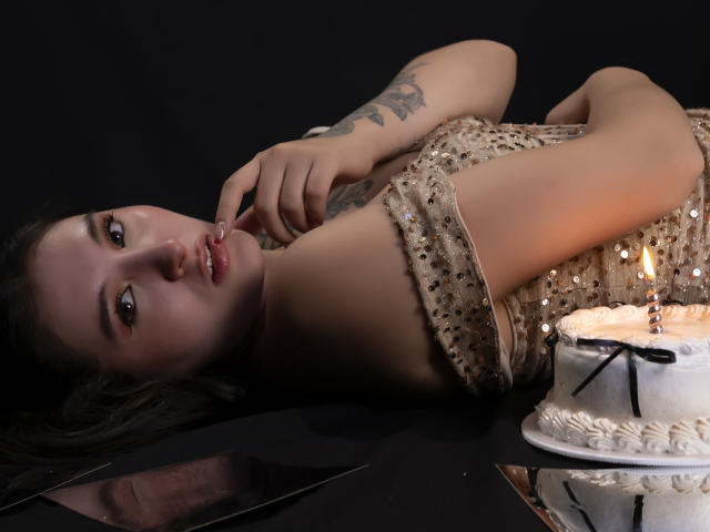 ZoeCortes - Live sex cam - 27272517