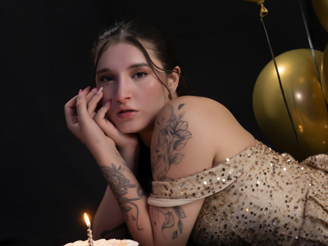 ZoeCortes - Live sex cam - 27272565