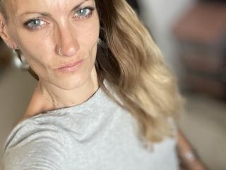 DaneeSoHot - Live sexe cam - 27287691